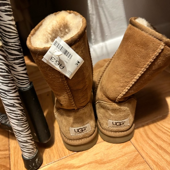 Short classic chestnut uggs size 7 from Nordstrom women’s - Picture 2 of 6